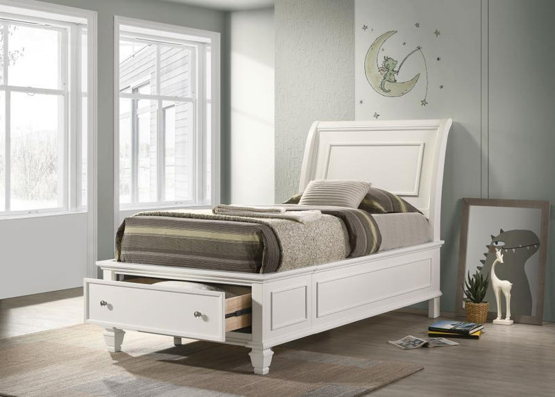 Selena - Sleigh Bed with Footboard Storage