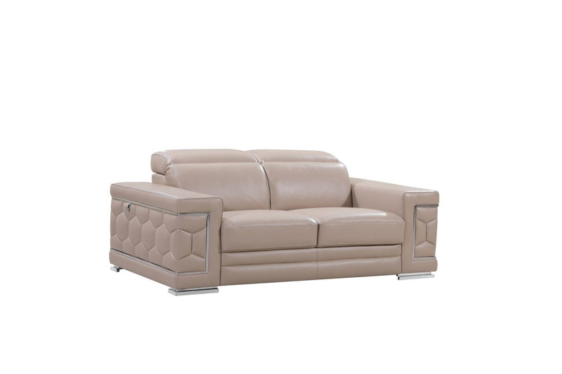 692 - Sofa, Loveseat