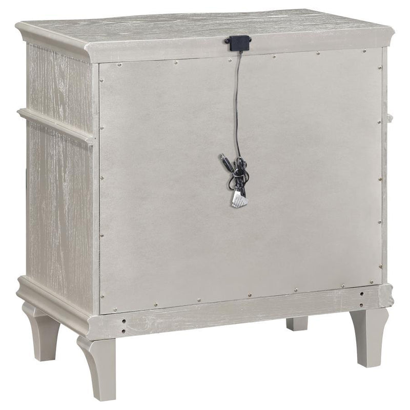 Evangeline - 3-Drawer Nightstand - Silver Oak